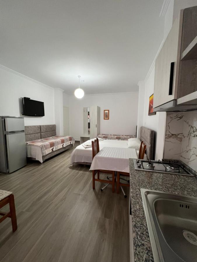 Red Rose 2* Golem (Tirana)