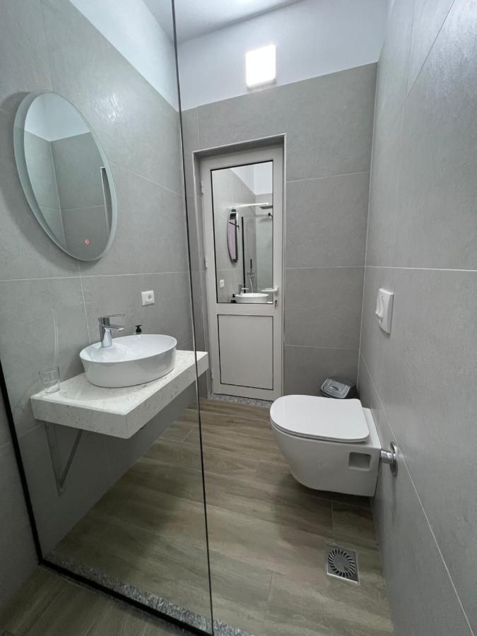 Red Rose 2* Golem (Tirana)