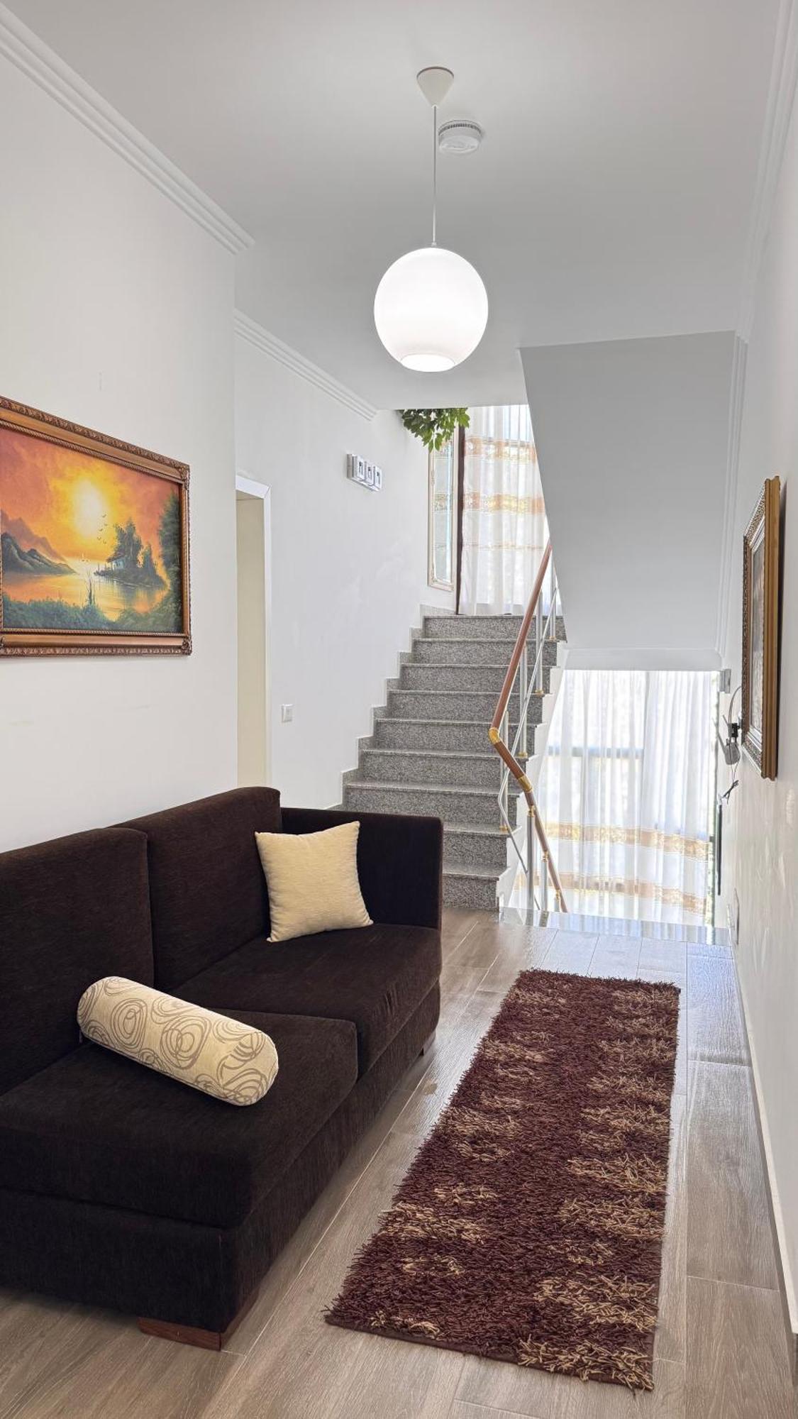 Red Rose 2* Golem (Tirana)